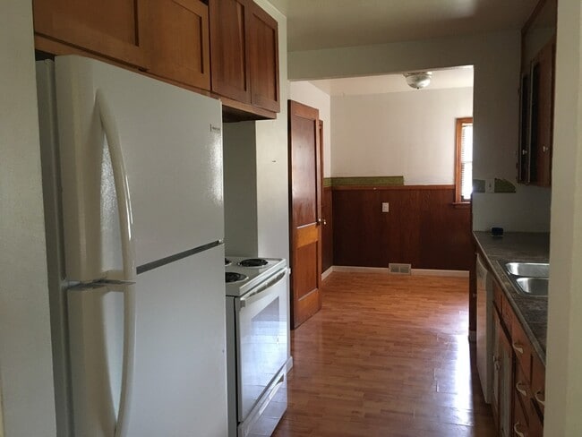 Building Photo - 700 Kern St