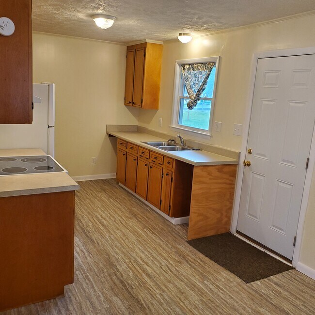 Kitchen - 1219 Charmain St