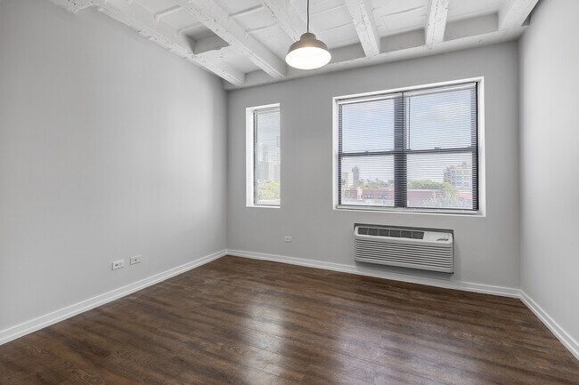 Foto del edificio - 5718 N Winthrop Ave