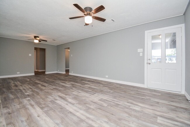 Building Photo - 14633 Renault St