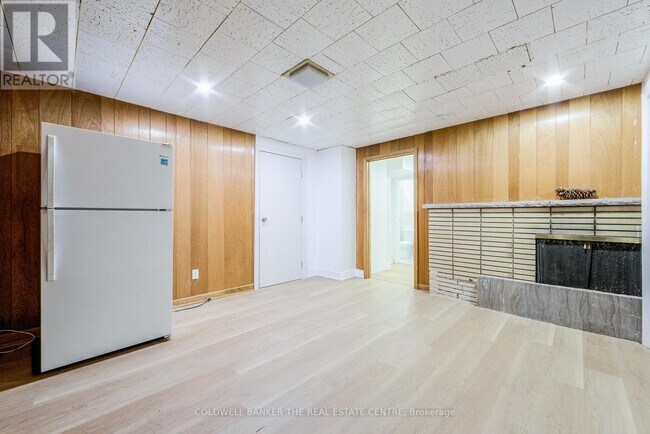 Building Photo - 77 Perivale Crescent