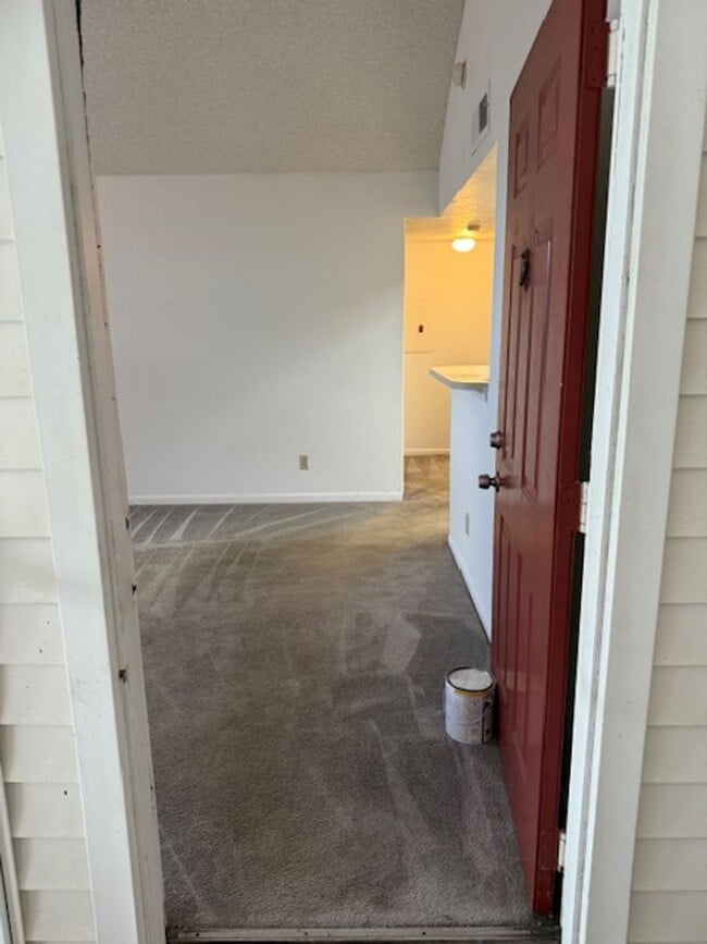 Building Photo - Third fl One bedroom condo