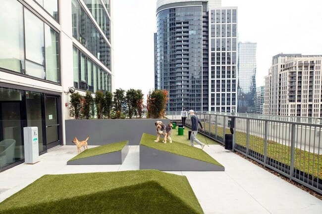 Foto del edificio - 1210 S Indiana Ave