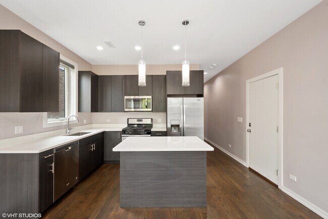 Foto del edificio - 2159 W Adams St