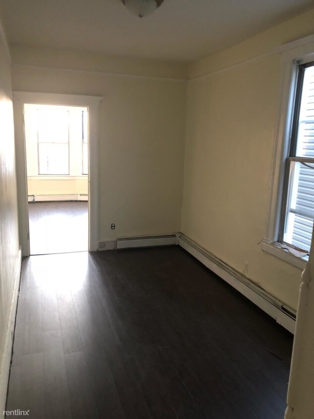 Building Photo - 306 Ege Ave