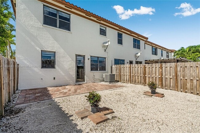 Building Photo - 16620 SW 42nd Terrace