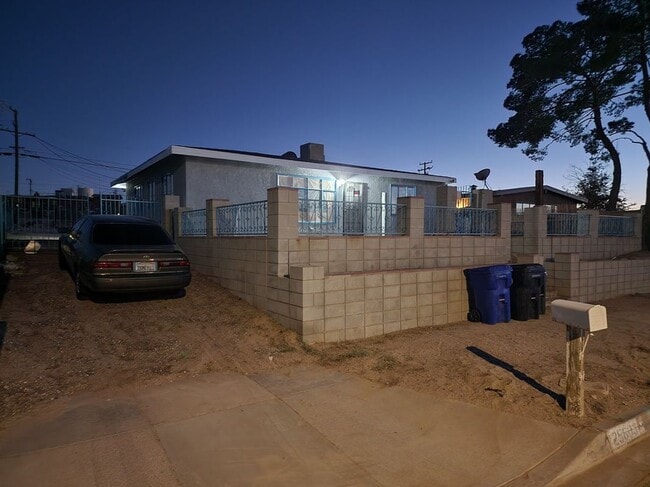 Building Photo - 25603 Bejoal