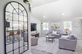 Building Photo - 2023 E Elm Grove Dr