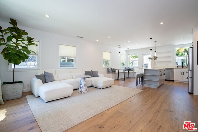 Foto del edificio - 3762 Barry Ave