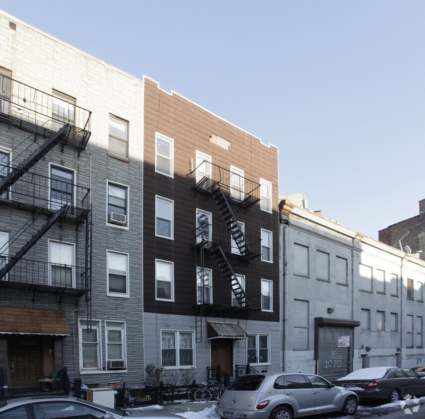 Primary Photo - 1072 Lorimer St