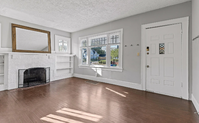 Building Photo - 3 Bed 1 Bath in Downtown Chattanooga!