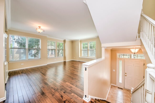 Building Photo - 5565 Cambridge Way
