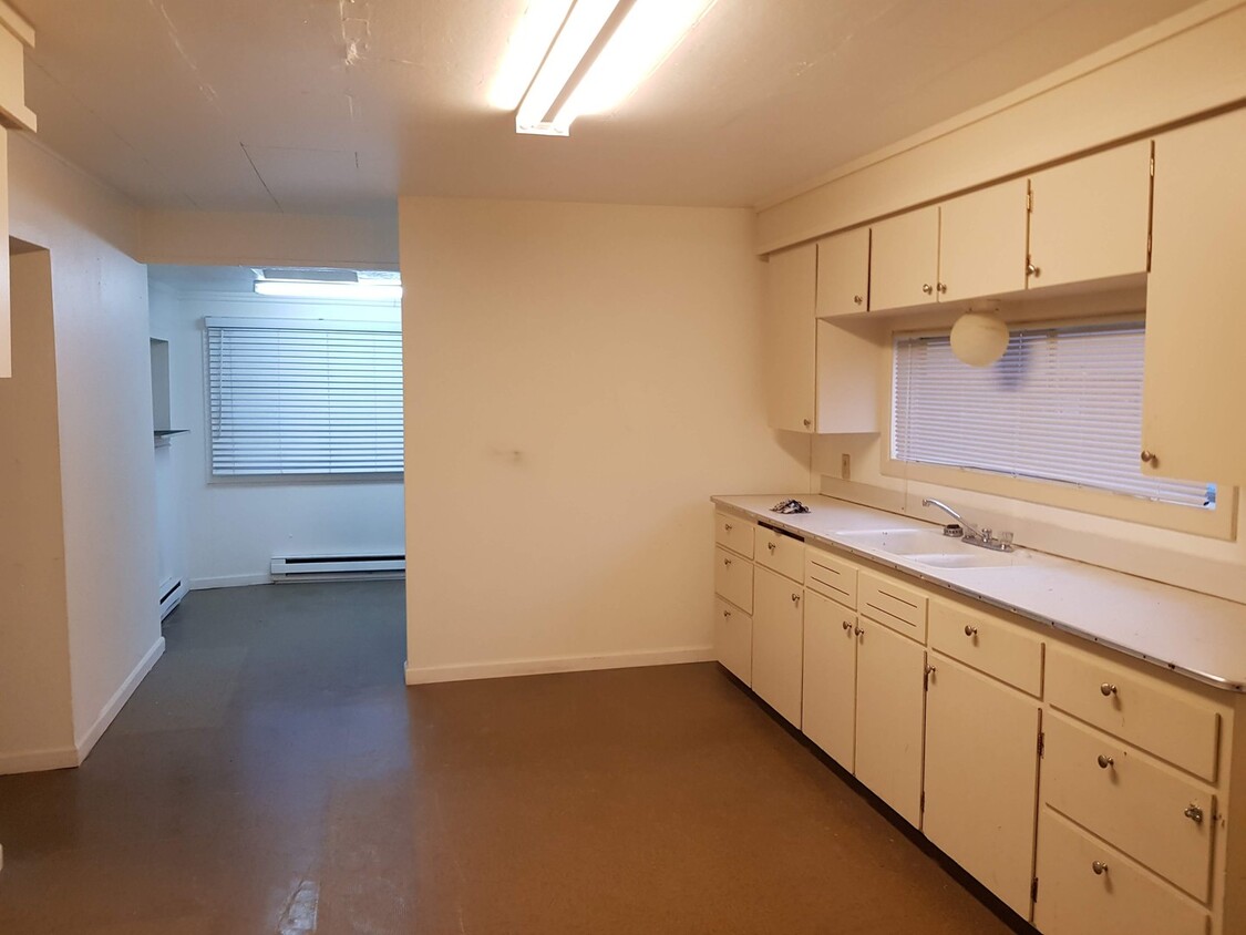 Primary Photo - Spacious 2 bedroom with 1 Bonus room and 1...