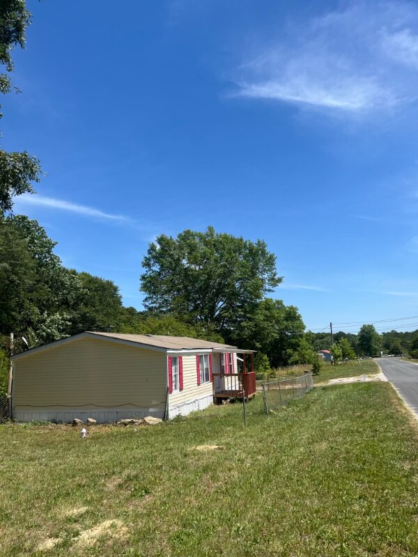 Building Photo - 1402 Burrell Rd