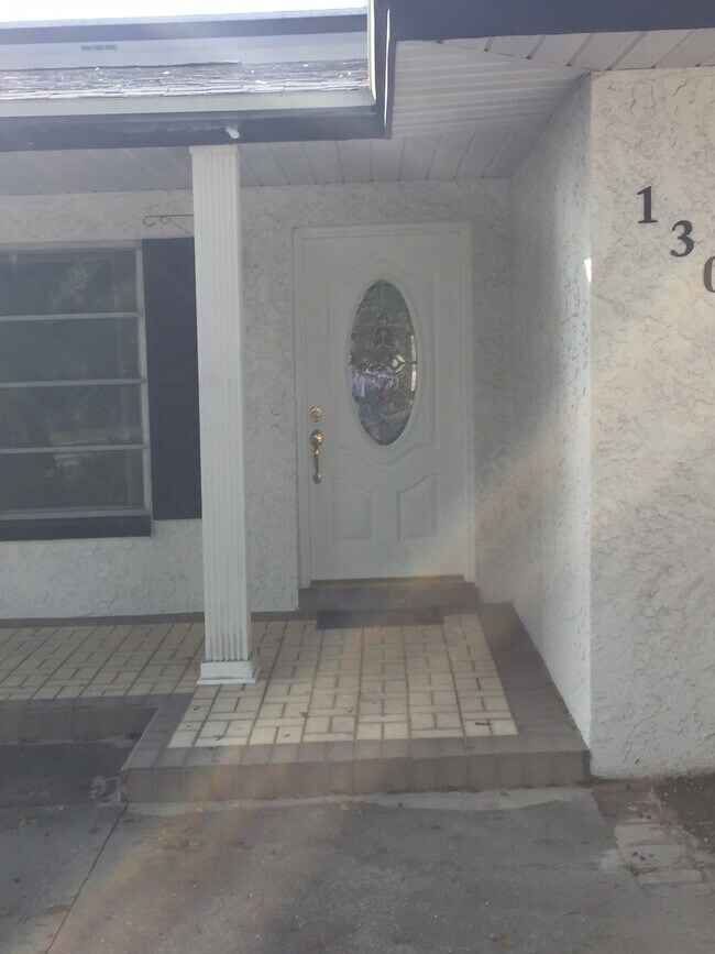 Foto del edificio - 1309 Lakeview Rd