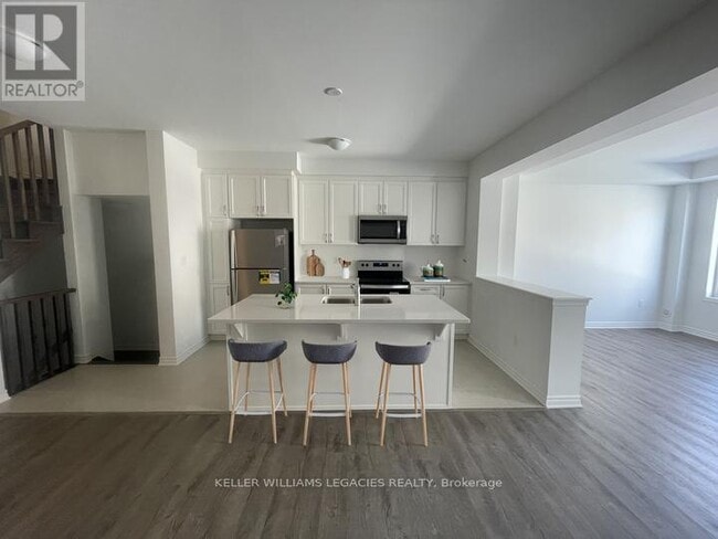 Building Photo - 49 Melmar St