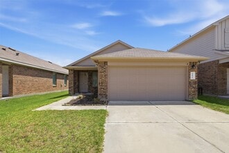 Building Photo - 16826 Short Pnes Dr