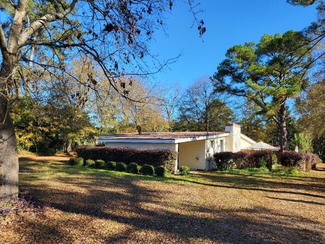 Building Photo - 419 Airport Rd