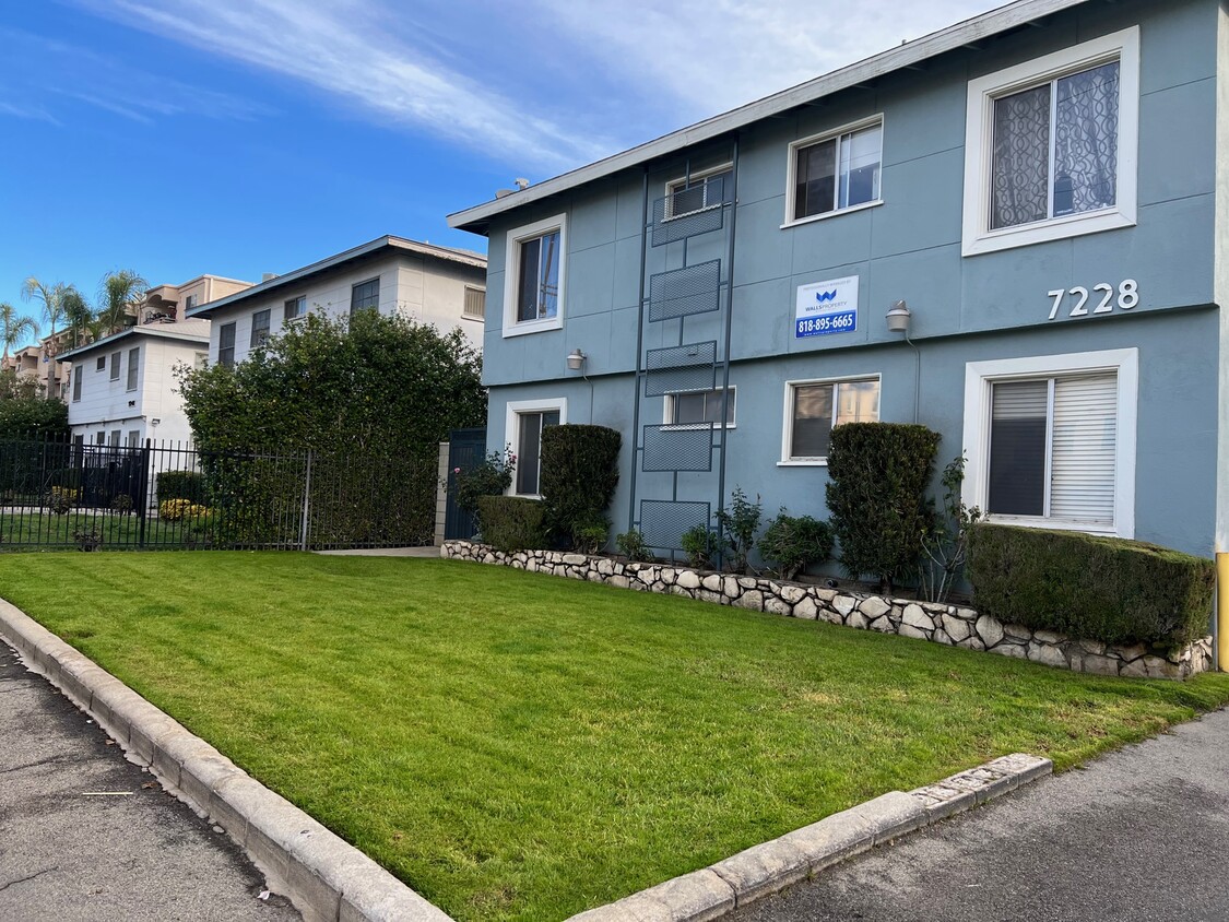 Foto principal - 7228 Hazeltine Ave