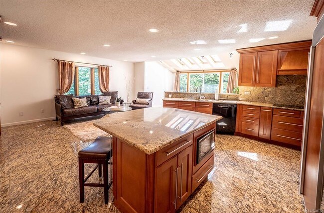 Building Photo - 4045 Fox Lake Dr