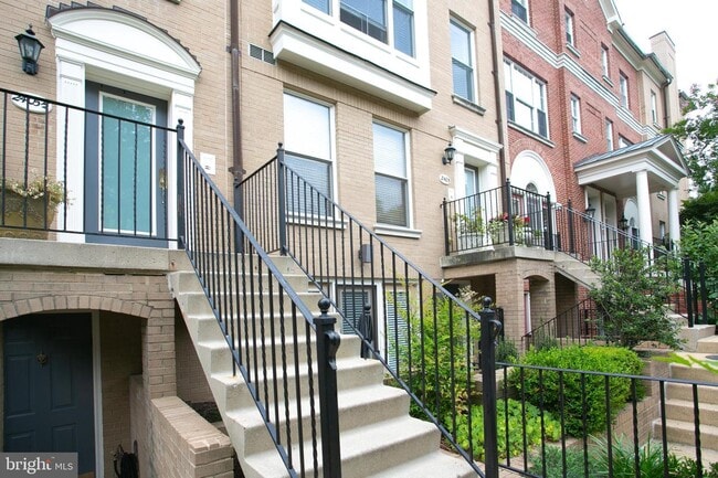 Building Photo - 2405 1/2 20th St NW