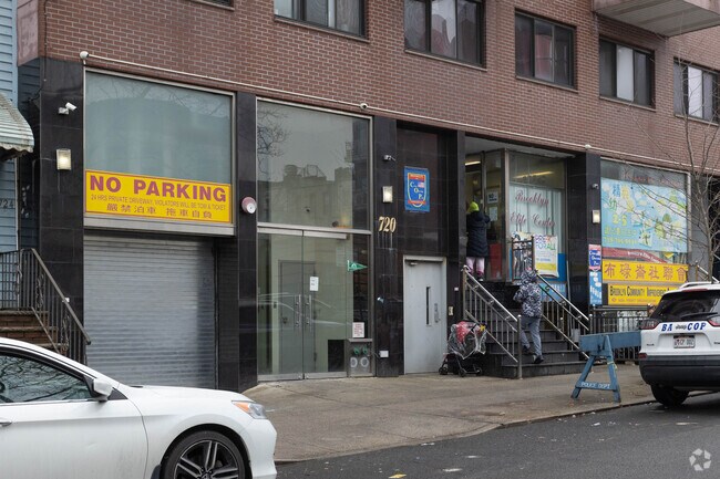 Building Photo - 720 57th St