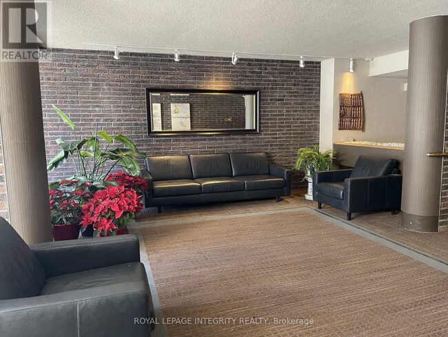 Photo du bâtiment - 71 Somerset St W