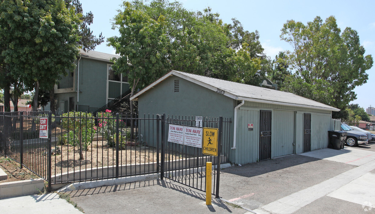 Building Photo - Garden View Apartments