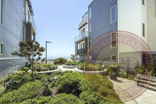Building Photo - SF Shipyard - 3 BR, 2.5 BA Townhouse 1,634...