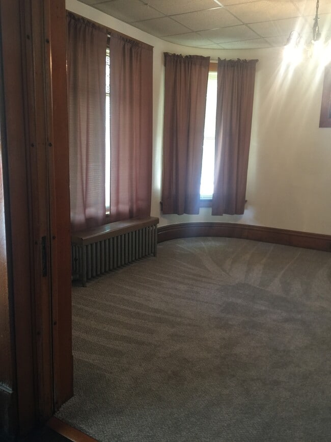 204 Crawford Ave, Dixon, IL 61021 Townhome Rentals in Dixon IL