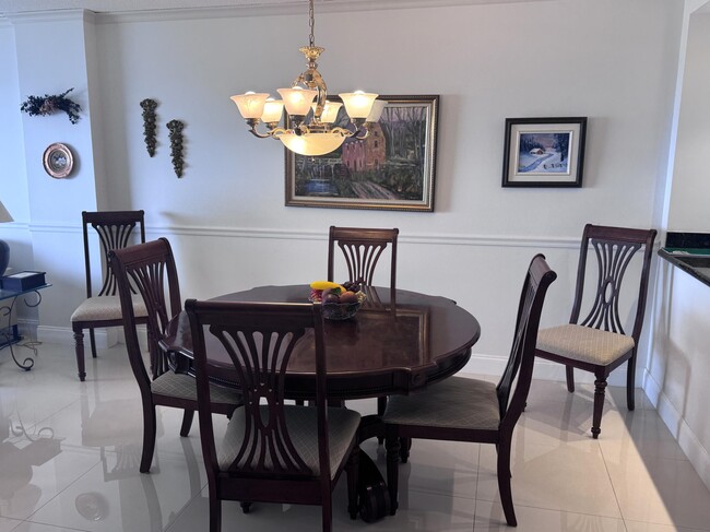 Building Photo - 328 N Ocean Blvd