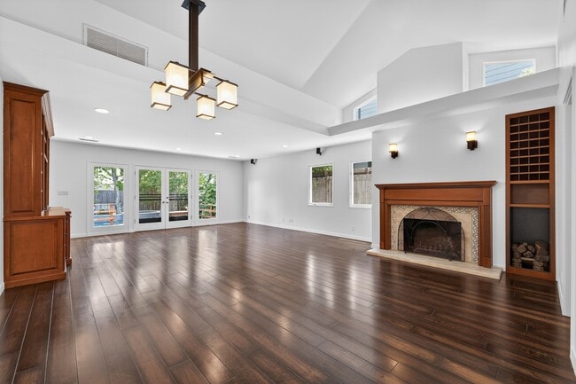 Building Photo - 13047 Dickens St