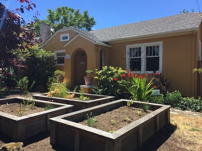 Building Photo - 5237 N Haight Ave