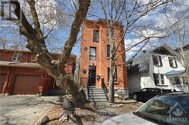 Building Photo - 571 McLeod St