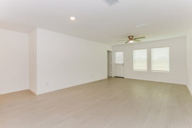 Foto del edificio - 1727 Crossbill St