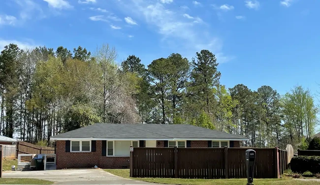 Front of the House - 1086 Killian Hill Rd SW