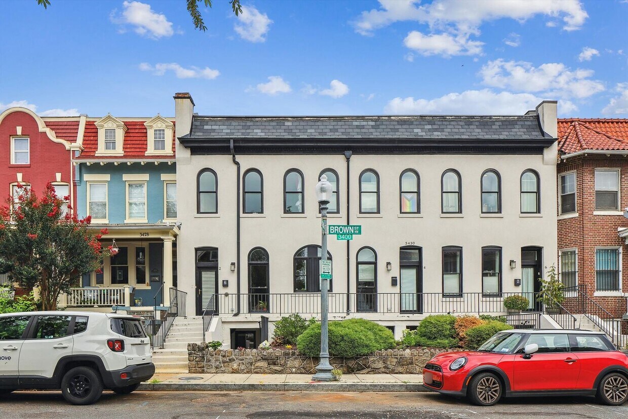 Foto principal - Marvelously Modern 3br/3bth home in Mount ...