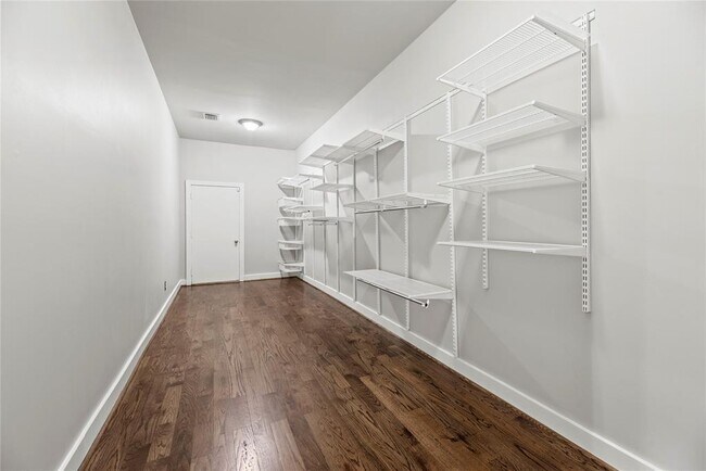 Foto del edificio - 633 E 11th St