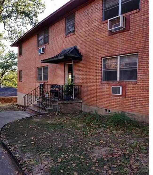 Building Photo - 105 42nd Pl