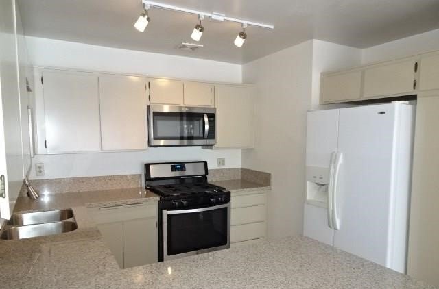 Foto del edificio - 4232 Larkwood Ave