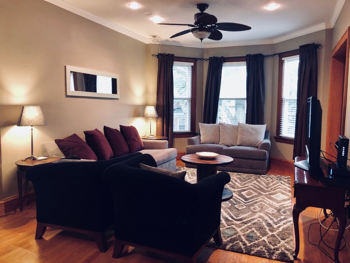Open living area - 3641 N Hamilton Ave