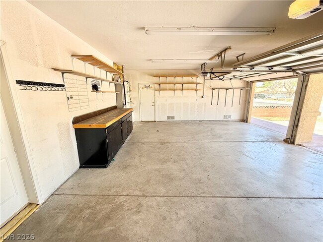 Building Photo - 3810 E Mount Charleston Dr
