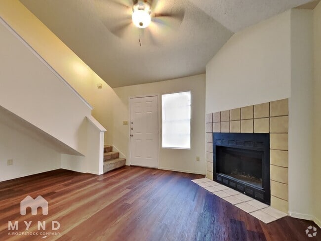 Building Photo - 2214 Creekside Ln