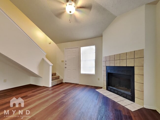 Foto del edificio - 2214 Creekside Ln