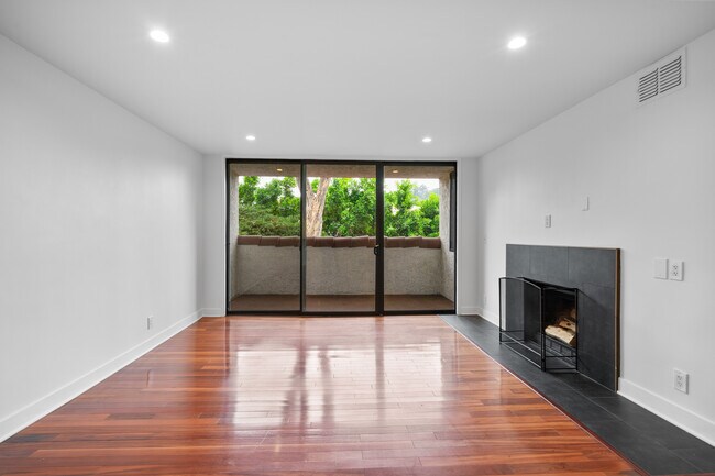 Building Photo - 1900 Vine St