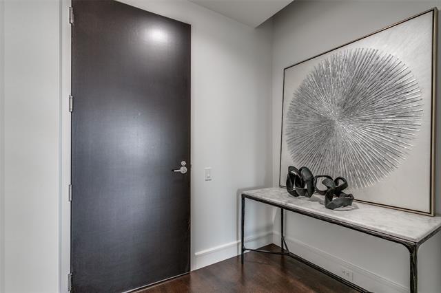 Foto del edificio - 2408 Victory Park Ln