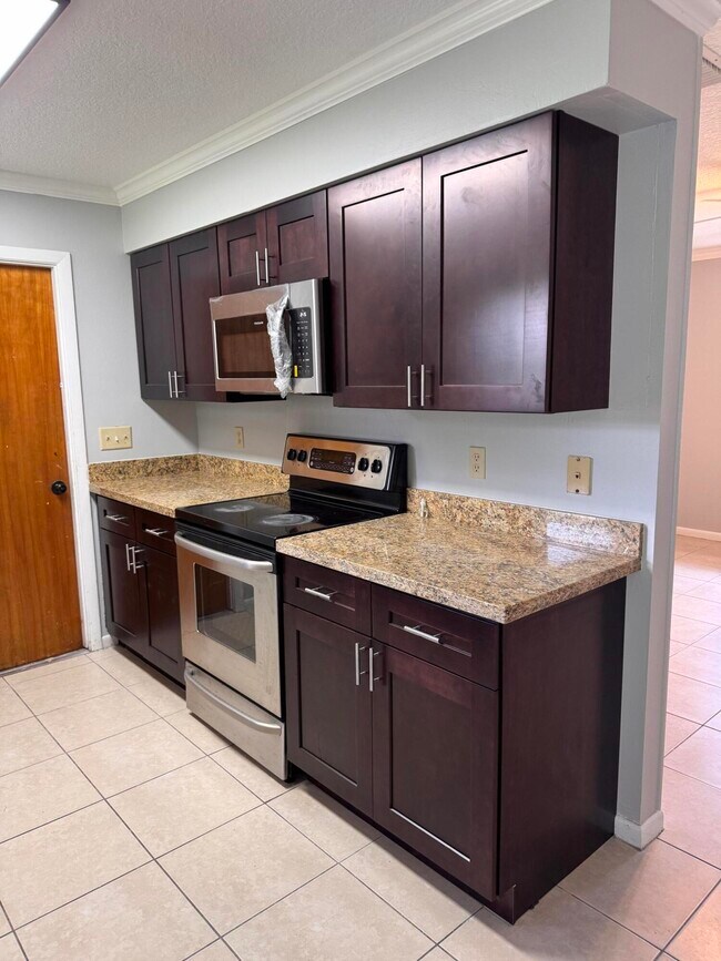 Foto del edificio - 7408 Donlon Rd