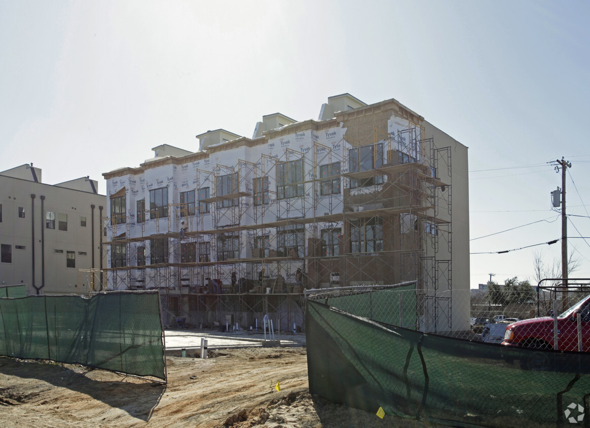 Building Photo - Oleander Place Townhomes