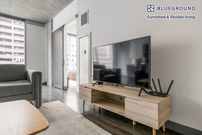 Foto del edificio - 215 W Lake St