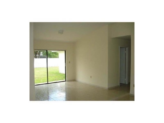 Building Photo - 9525 SW 118th Ct